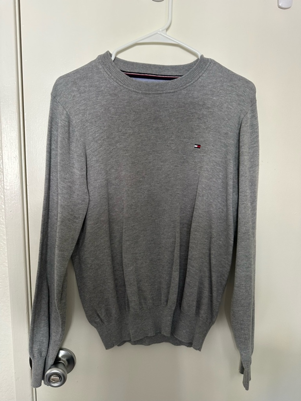 Tommy Hilfiger Men's Light Gray Crewneck knit sweater